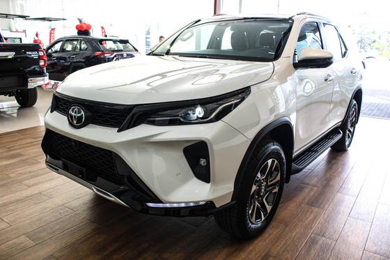 TOYOTA HILUX SW4 2.8 D-4D TURBO DIESEL SRX PLATINUM 4X4 AUTOMÁTICO